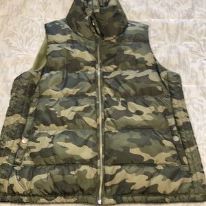 Camo puffer vest- perfect condition